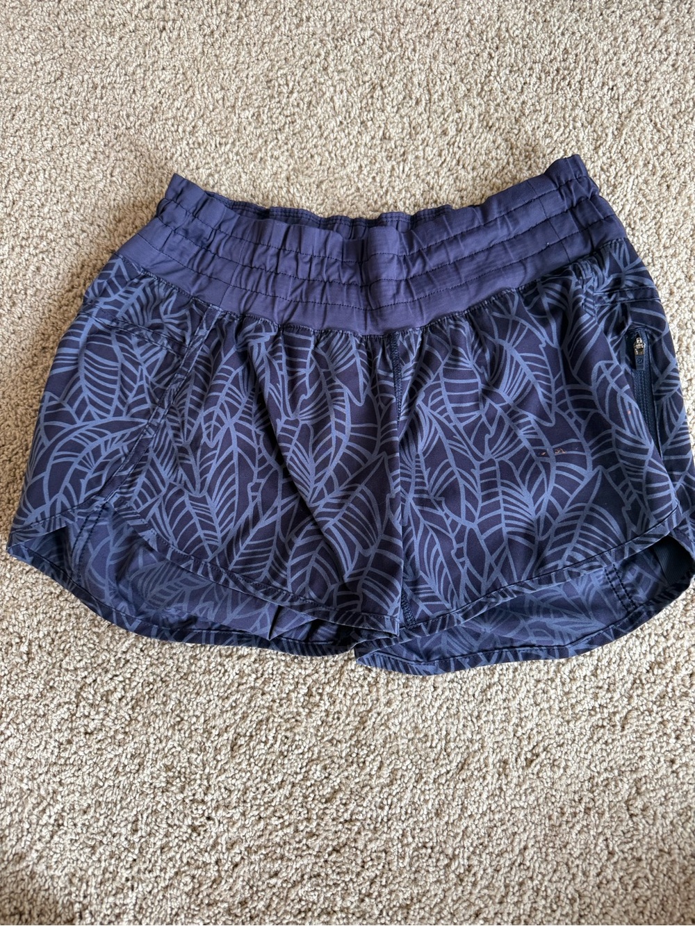 Lululemon Women’s Shorts size 6